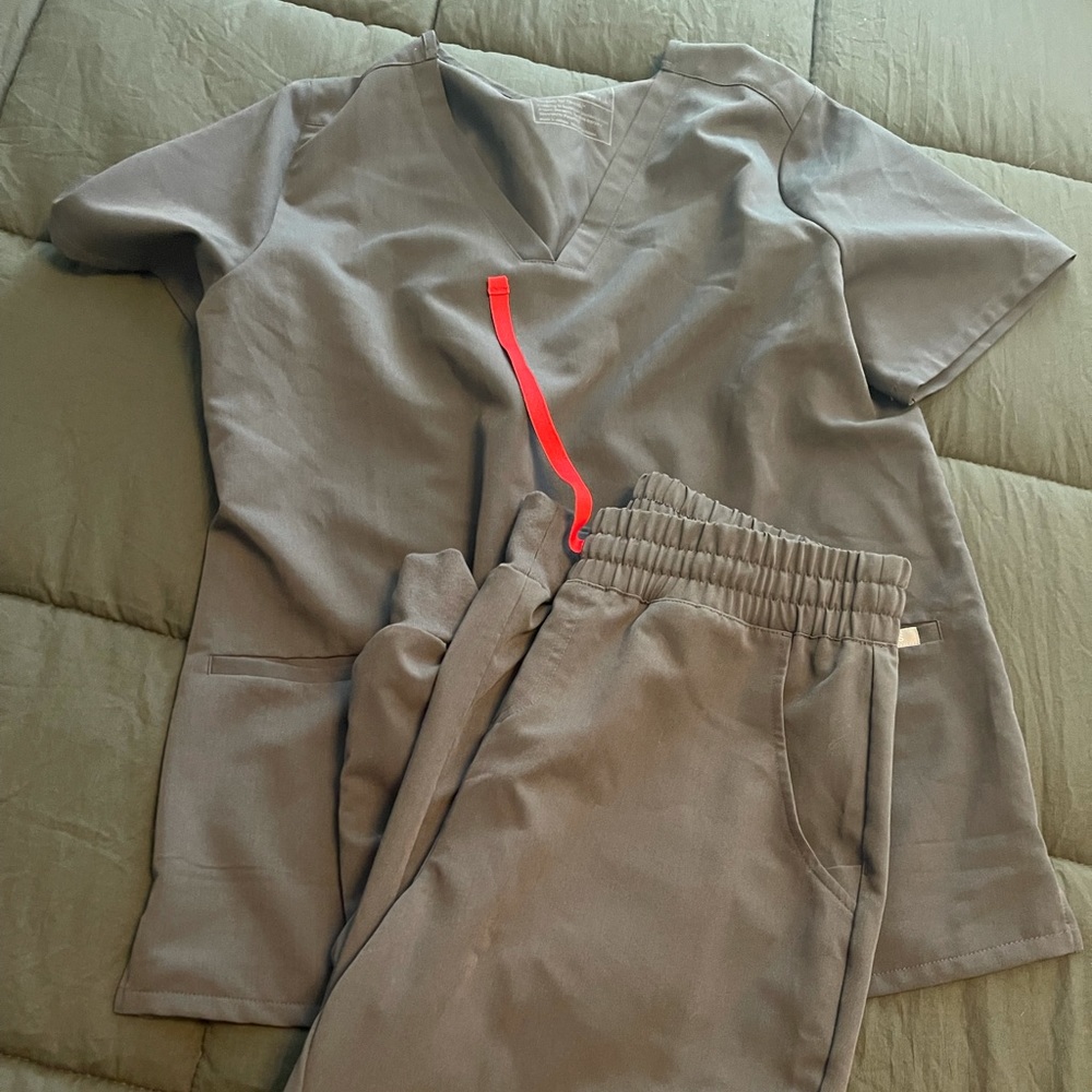 Figs scrubs LIMITED CHARCOAL